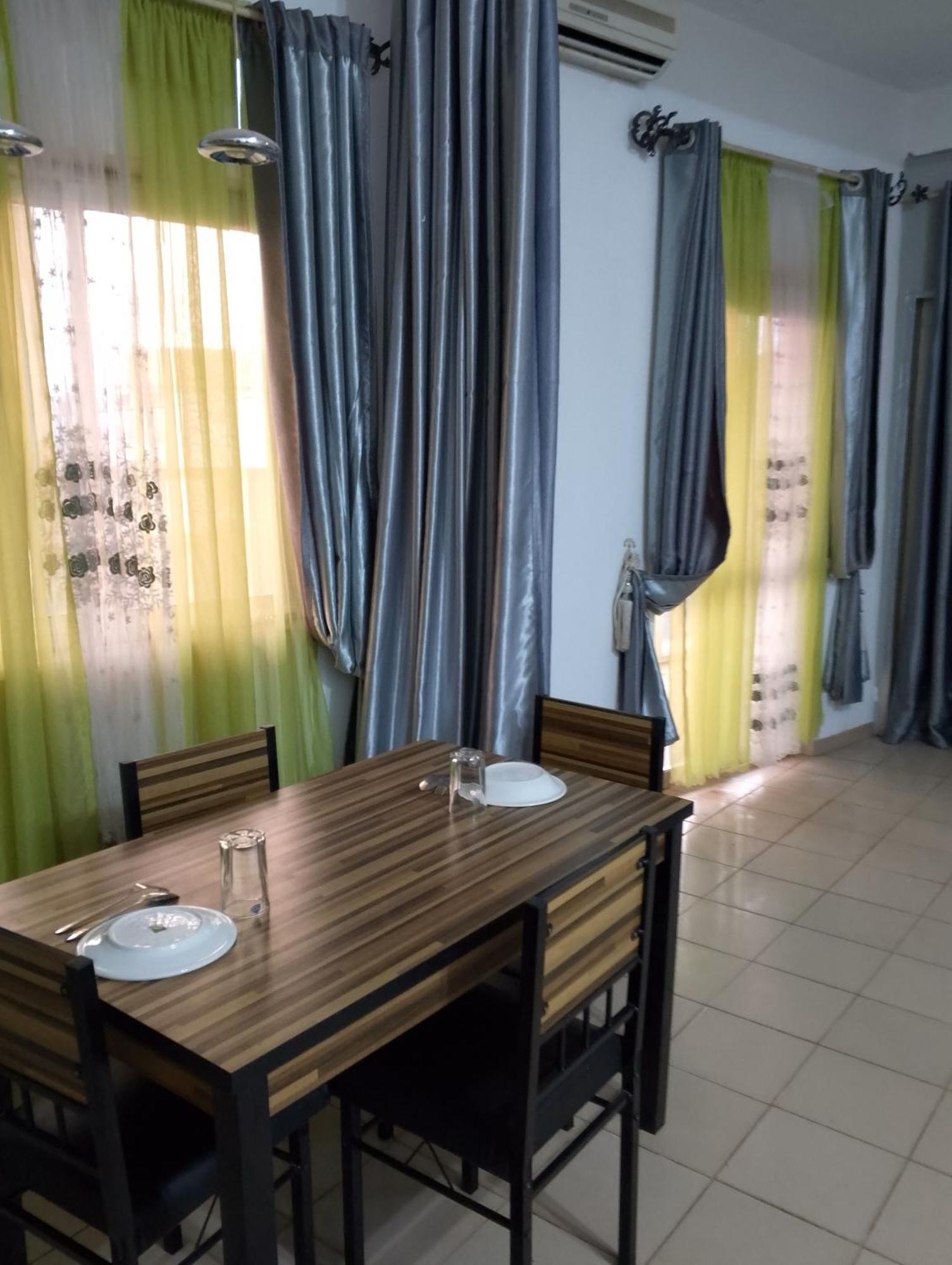 Appart Meuble Le Dakota Yaoundé Εξωτερικό φωτογραφία